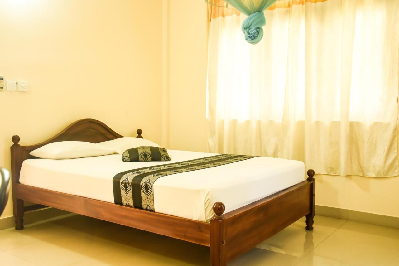 Araliya Blue Beach View Hotel Kudapaduwa Exterior foto